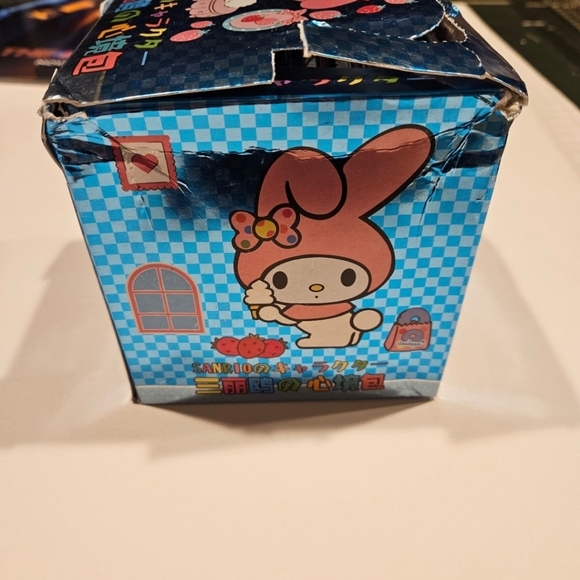 Hello Kitty Trading Cards Booster Box - Picture 2 of 4